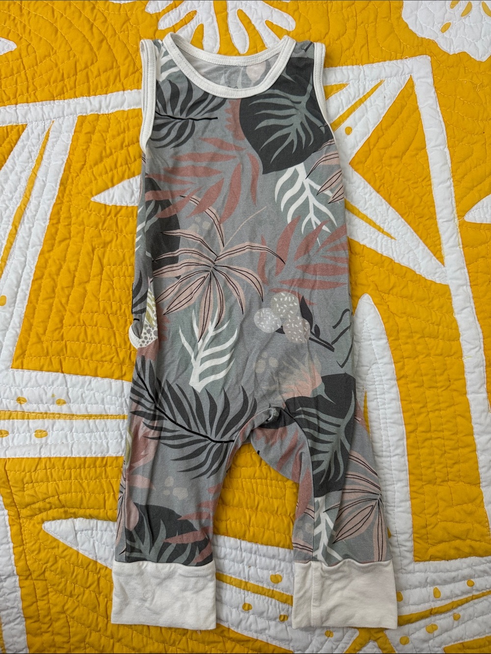 LIKE NEW! “Paradise” Gray/Blush Pink Sleeveless One-Piece Romper (3-6mo)